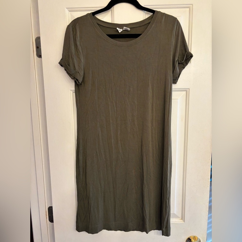 Women’s Artisan NY olive green casual t shirt  dress. Size large.